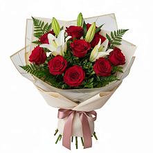 Букет цветов из:  Лилии и Розы в Бегуницы
