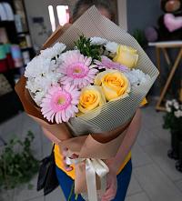 Букет цветов из:  Герберы, Розы и Хризантемы в Бегуницы