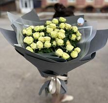 Букет Белые кустовые розы Солинеро в Бегуницы