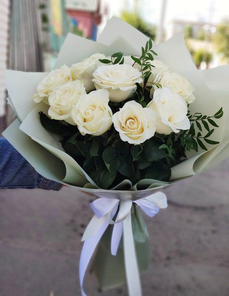 Букет Белые розы Проуд в Бегуницы