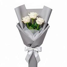 Букет 3 белые розы в Бегуницы