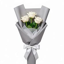 Букет 3 белые розы в Бегуницы