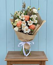 Букет цветов из:  Альстромерии, Лизиантусы, Розы и Хризантемы #REPLACE_PRED# Бегуницы