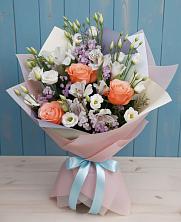 Букет цветов из:  Лизиантусы, Розы, Альстромерии и Гипсофила в Бегуницы