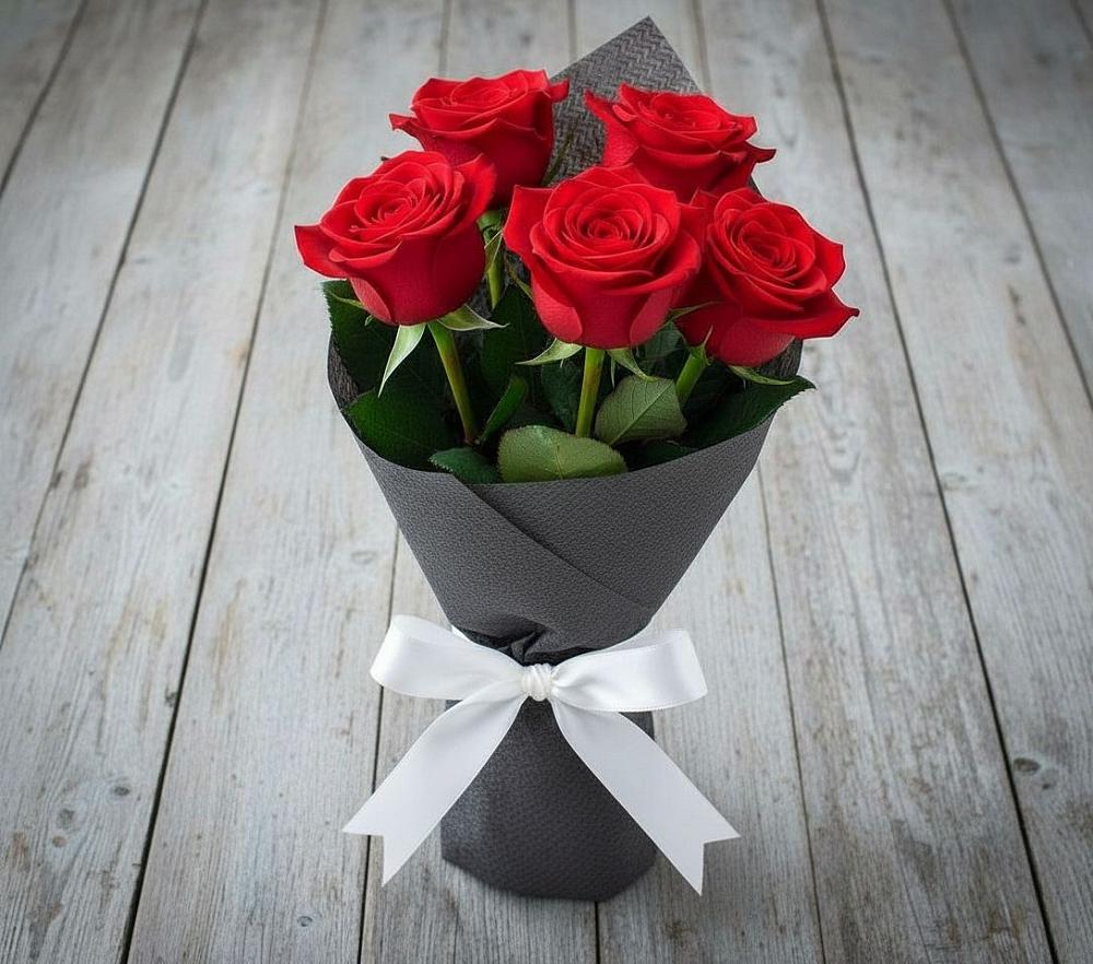 Букет 5 Красных роз Эдлесс Лав в Бегуницы