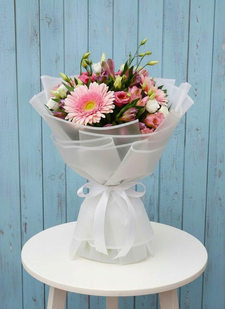 Букет цветов из: Герберы, Альстромерии и Лизиантусы в Бегуницы