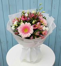 Букет цветов из:  Герберы, Альстромерии и Лизиантусы в Бегуницы