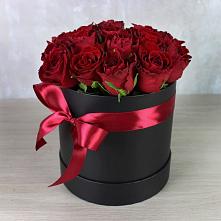 Цветочная композиция из Розы в шляпной коробке в Бегуницы