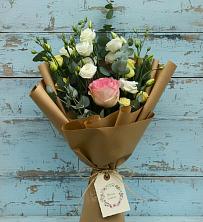 Букет цветов из:  Розы и Лизиантусы в Бегуницы
